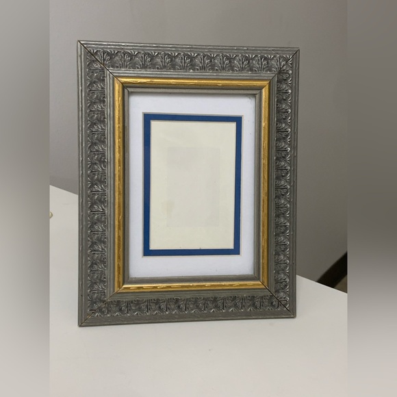 1990s Vintage Gold Painted Carved Embellished Wooden Standalone Picture Frame - Picture 15 of 15